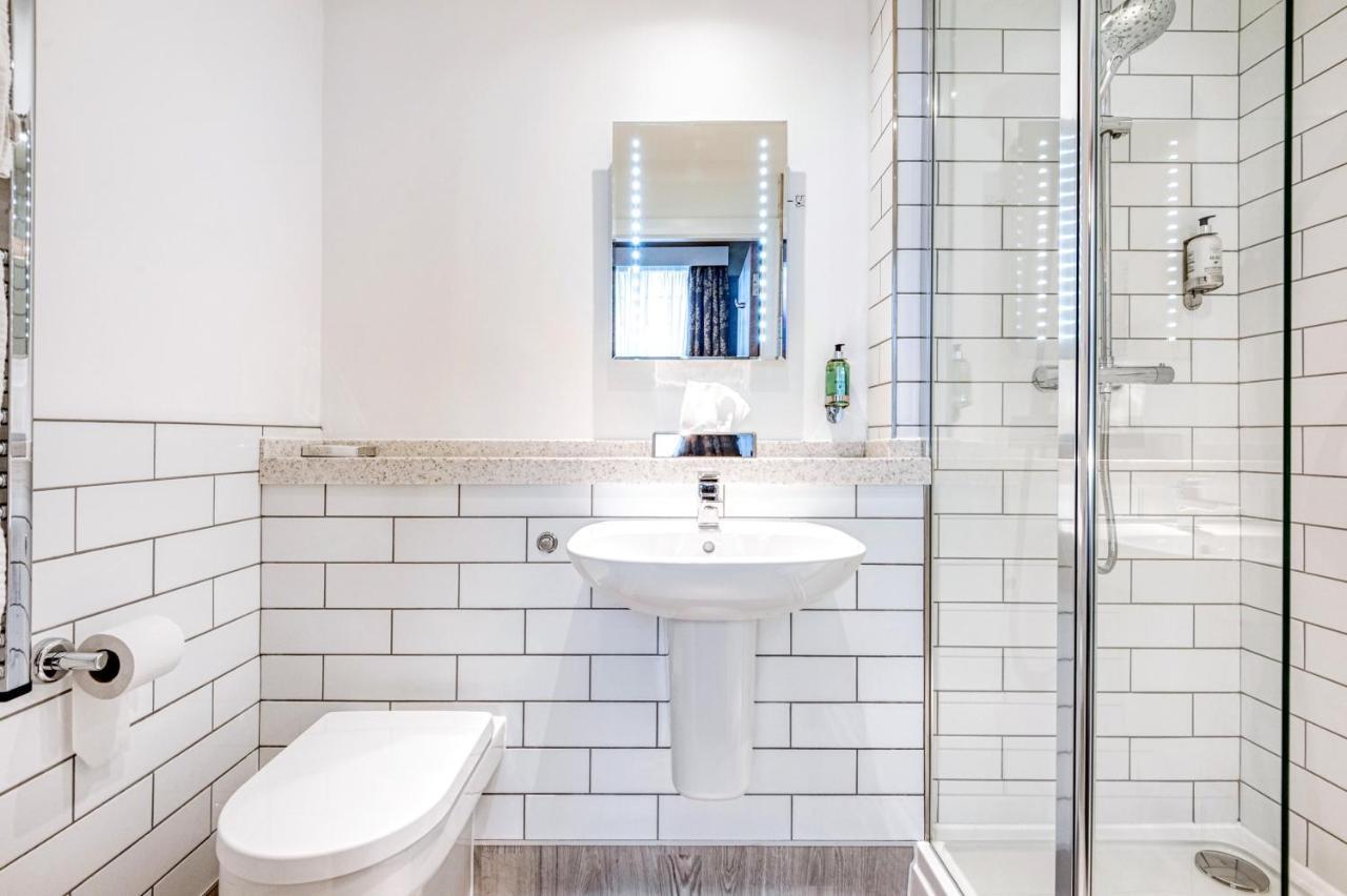 The Wheatsheaf By Innkeeper'S Collection Woking Eksteriør bilde